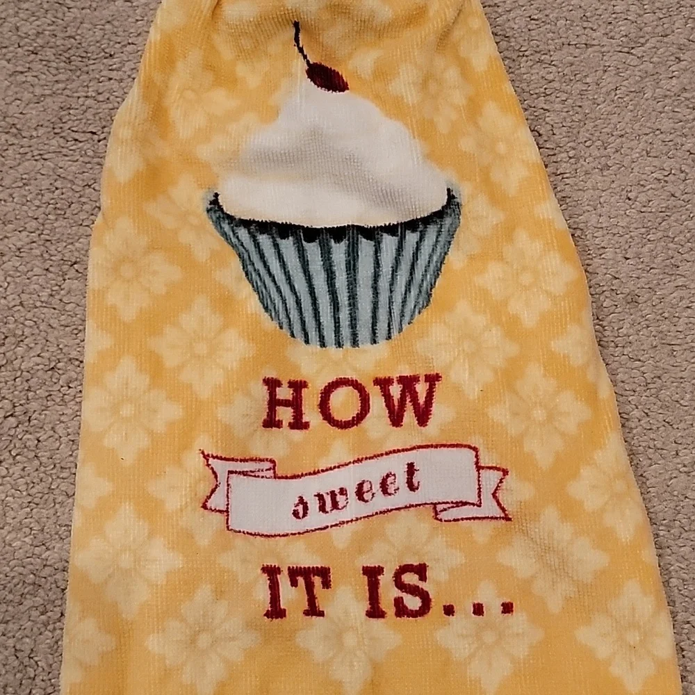 Handmade Hanging Towel - Cupcake
